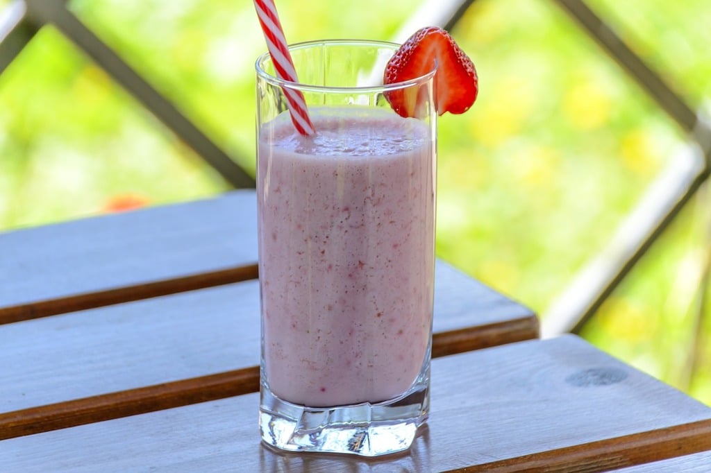 A Strrawberry banana smoothie